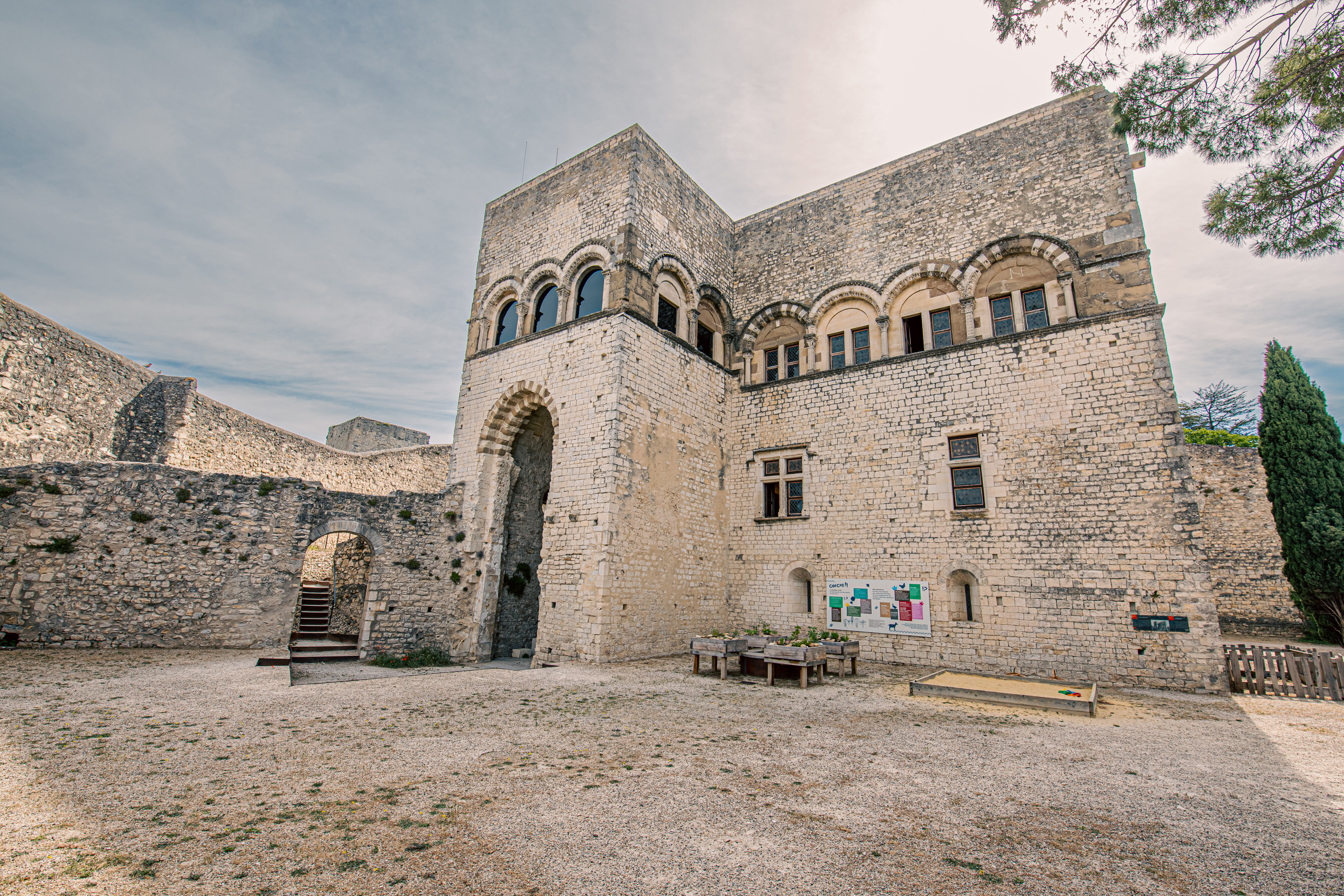 Photo : Château de Montélimar – Drôme Provençale.  Crédit photo : © G. Reynard / Auvergne-Rhône-Alpes Tourisme.